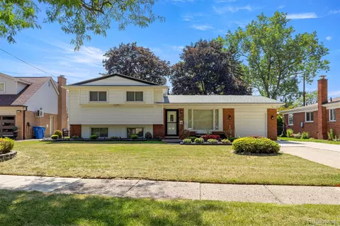 27047 Clairview Dr, Dearborn Heights, MI 48127
