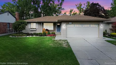 28284 Acacia St, Livonia, MI 48154