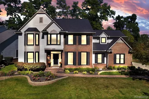 2008 Applebrook Dr, Commerce, MI 48382