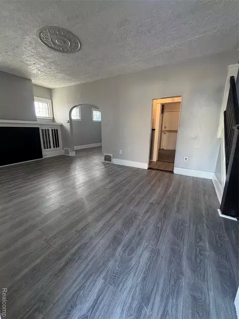9637 Prairie St, Detroit, MI 48204