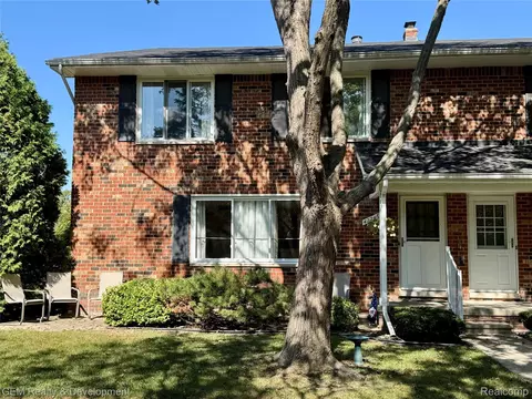 42246 Toddmark Ln, Clinton Township, MI 48038
