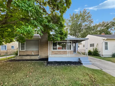 22095 Wilmot Ave, Eastpointe, MI 48021