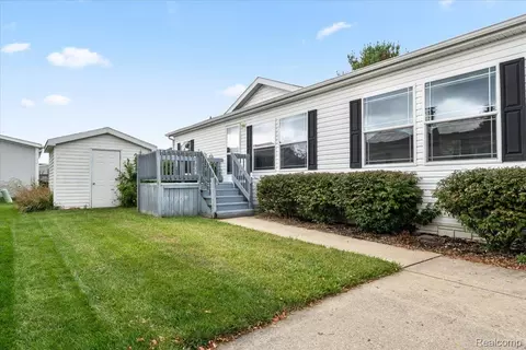 4477 Single Tree Dr, Howell, MI 48843