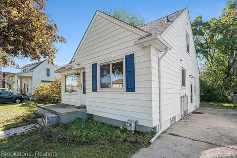 1197 Catalpa Dr, Berkley, MI 48072