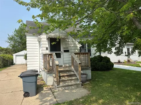 26537 Brettonwoods St, Madison Heights, MI 48071