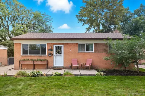 30154 Pinto Dr, Warren, MI 48093