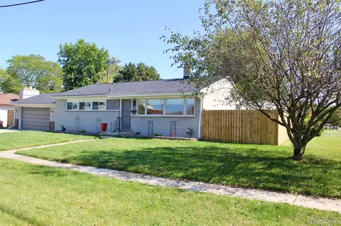22252 Dale Allen St, Clinton Township, MI 48035