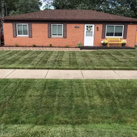 9425 Glenis St, Taylor, MI 48180