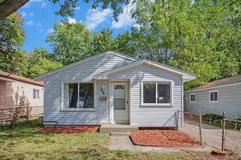 998 Dewey St, Pontiac, MI 48340