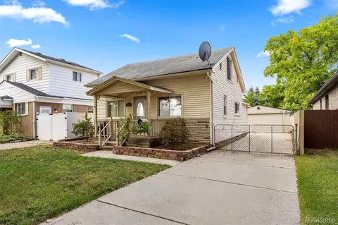 5655 Robindale Ave, Dearborn Heights, MI 48127