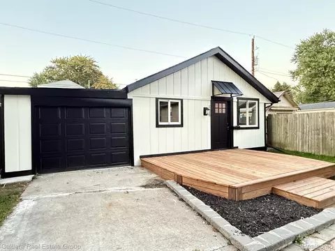 1649 Whipple St, Port Huron, MI 48060