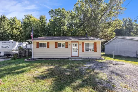 9445 Lakepointe Blvd, Clay, MI 48001