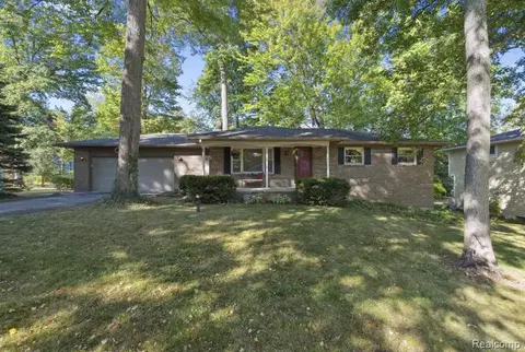 5955 Chickadee Ln, Independence, MI 48346