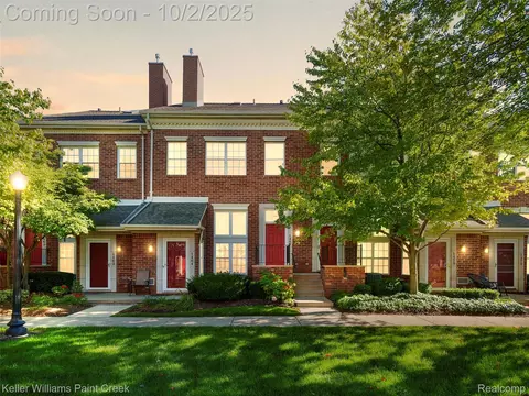 1468 Maryland Club Dr, Royal Oak, MI 48067