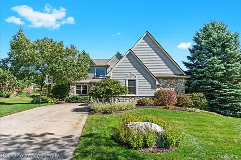 44847 Larkspur, Novi, MI 48377