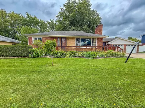22224 Violet St, Saint Clair Shores, MI 48082
