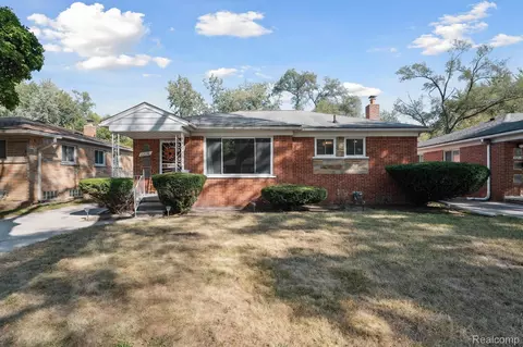 22130 Gardner St, Oak Park, MI 48237