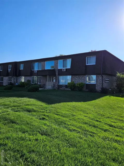 30241 Utica Rd #205A, Roseville, MI 48066