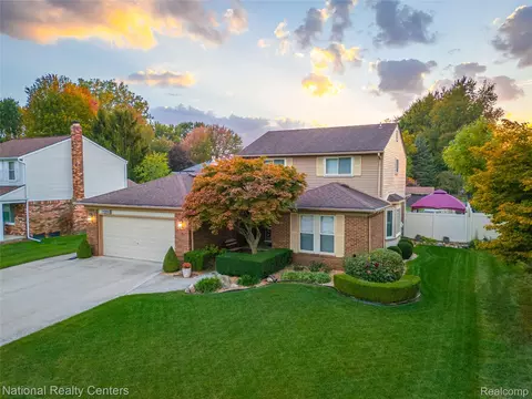40703 Olympia Drive Dr, Sterling Heights, MI 48313