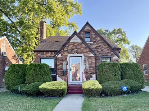 15598 Crescentwood Ave, Eastpointe, MI 48021