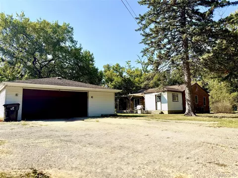 21045 Cass St, Farmington Hills, MI 48335