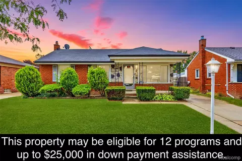 28805 Groveland St, Roseville, MI 48066