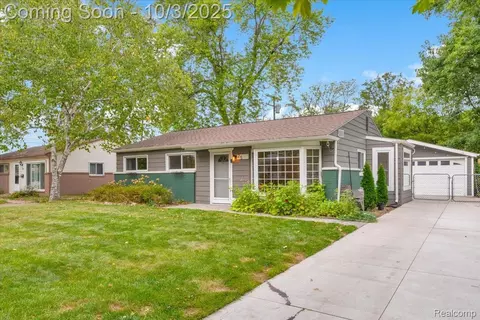 25 Lyons Dr, Troy, MI 48083