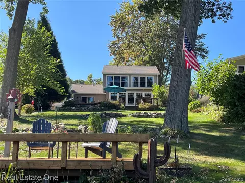 10438 King Rd, Springfield, MI 48350