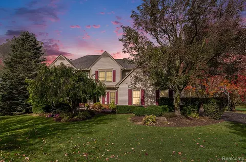 3232 Hanover Dr, Milford, MI 48380