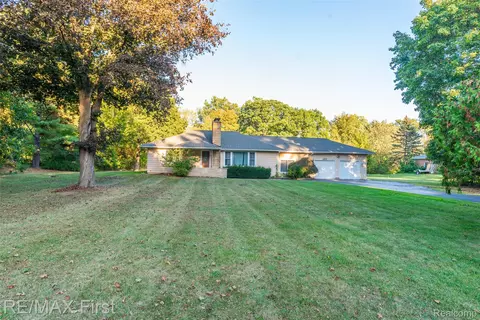 2172 Ostrum, Waterford, MI 48328