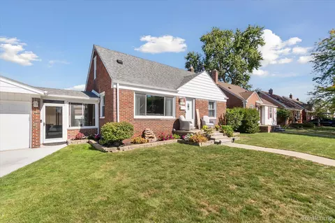 1794 Riverbank St, Lincoln Park, MI 48146