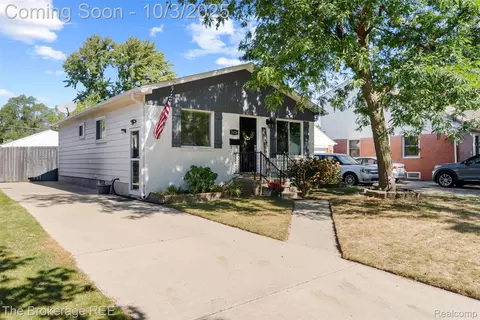 2426 Wiltshire Rd, Berkley, MI 48072