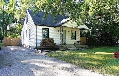 20975 Ontaga St, Farmington Hills, MI 48336