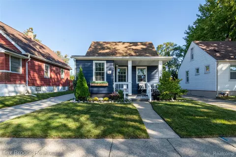 74 W Elza Ave, Hazel Park, MI 48030