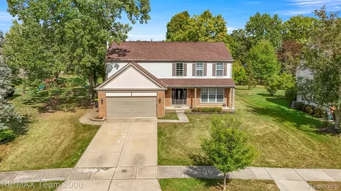 45225 Yorkshire Dr, Novi, MI 48375