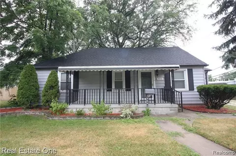 18546 Eastwood Dr, Harper Woods, MI 48225