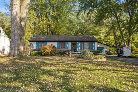 8751 Speedway Dr, Shelby Township, MI 48317
