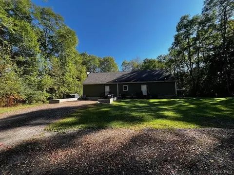 895 Jennings Rd, Northfield, MI 48189