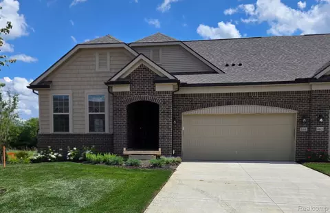 864 Kelpie Dr, Pittsfield, MI 48108