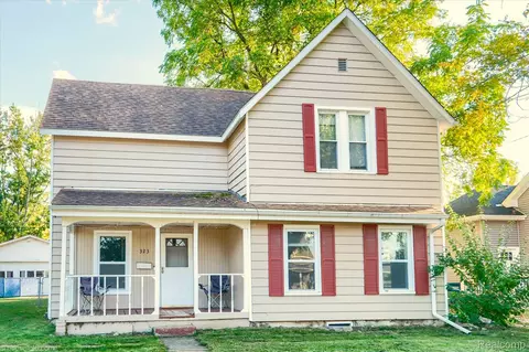 323 Turrill Ave, Lapeer, MI 48446