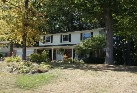 4619 Curtis Ln, Independence, MI 48346