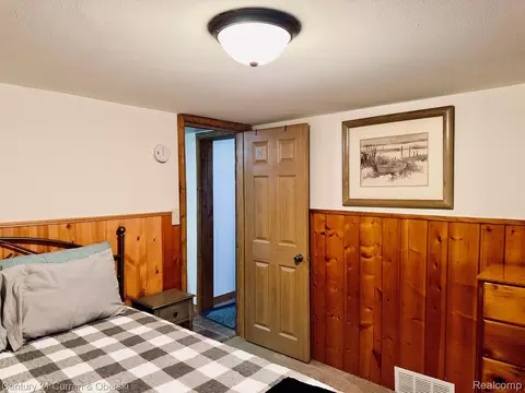 Bedroom - 111 Petoskey Dr, Roscommon, MI 48653 photo 2 of 4