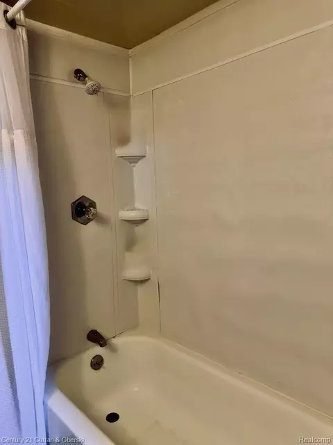 Bath - 111 Petoskey Dr, Roscommon, MI 48653 photo 3 of 3
