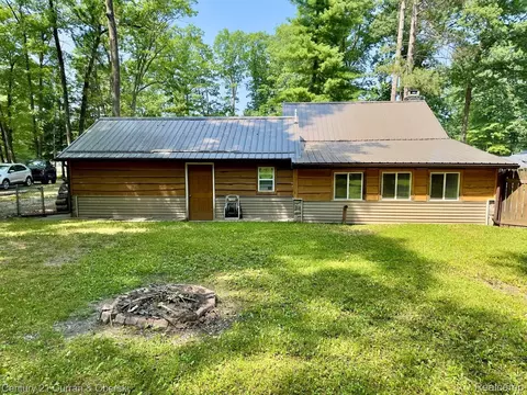 Exterior - 111 Petoskey Dr, Roscommon, MI 48653 photo 2 of 4