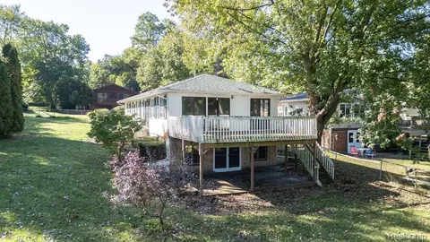 6324 Restwood, Fenton, MI 48451