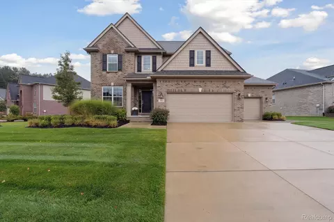 2802 Captains Cv, Walled Lake, MI 48390