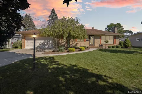 2688 Linda St, Saginaw, MI 48603