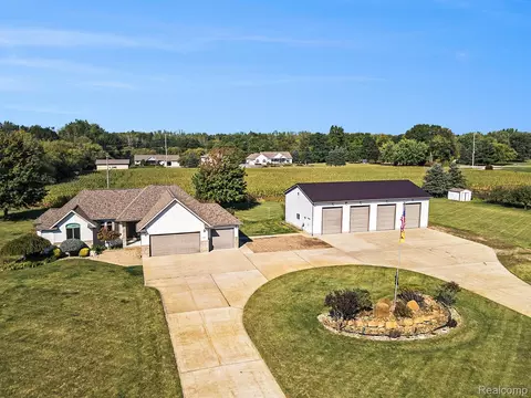 887 E Gordonville Rd, Homer, MI 48640