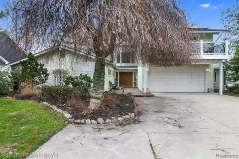 2372 Pine Lake Rd, West Bloomfield, MI 48324