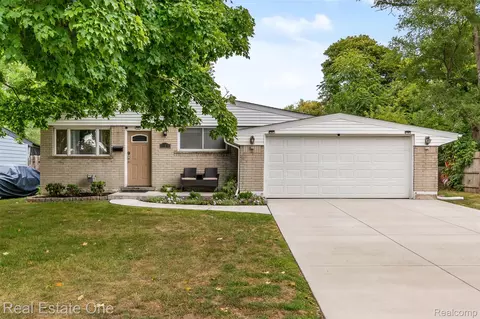 11503 Silver Dr, Sterling Heights, MI 48314